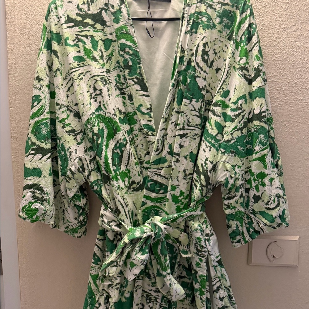 Zara Green and White Printed Wrap kimono